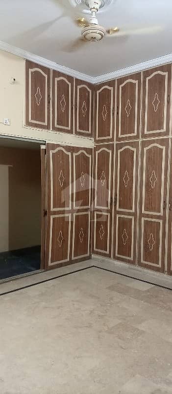 ضرار شہید روڈ کینٹ لاہور میں 2 کمروں کا 6 مرلہ بالائی پورشن 32 ہزار میں کرایہ پر دستیاب ہے۔