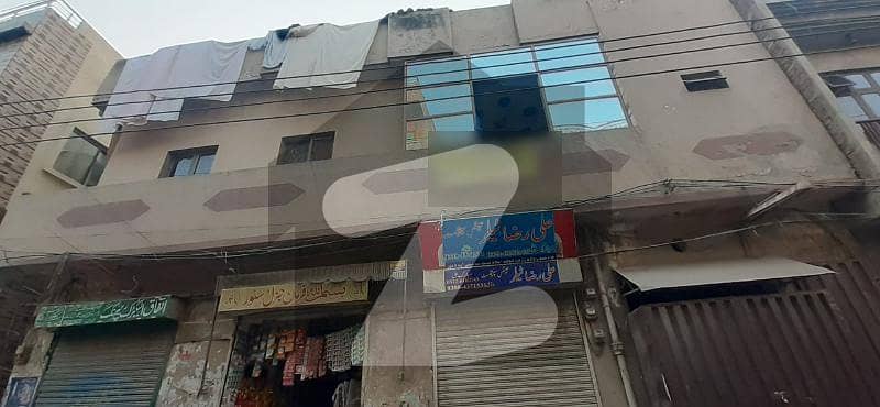 سٹیٹ بینک کالونی اچھرہ لاہور میں 8 کمروں کا 7 مرلہ مکان 2.2 کروڑ میں برائے فروخت۔