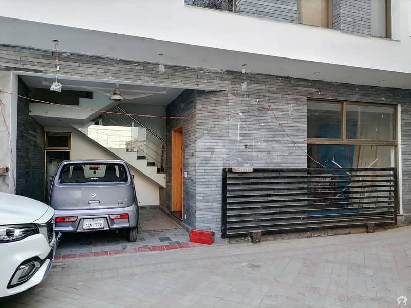 علامہ اقبال ٹاؤن ۔ رچنا بلاک علامہ اقبال ٹاؤن لاہور میں 5 کمروں کا 5 مرلہ مکان 1.6 کروڑ میں برائے فروخت۔
