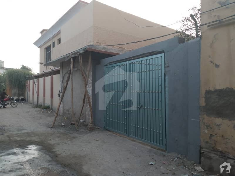ناصر باغ پشاور میں 7 کمروں کا 15 مرلہ مکان 2.3 کروڑ میں برائے فروخت۔