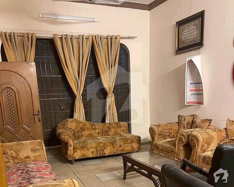 چوبرجی لاہور میں 2 کمروں کا 5 مرلہ مکان 1.4 کروڑ میں برائے فروخت۔