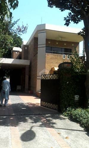 622 Square Yard Beautiful House For Sale In F-8/4 Islamabad
