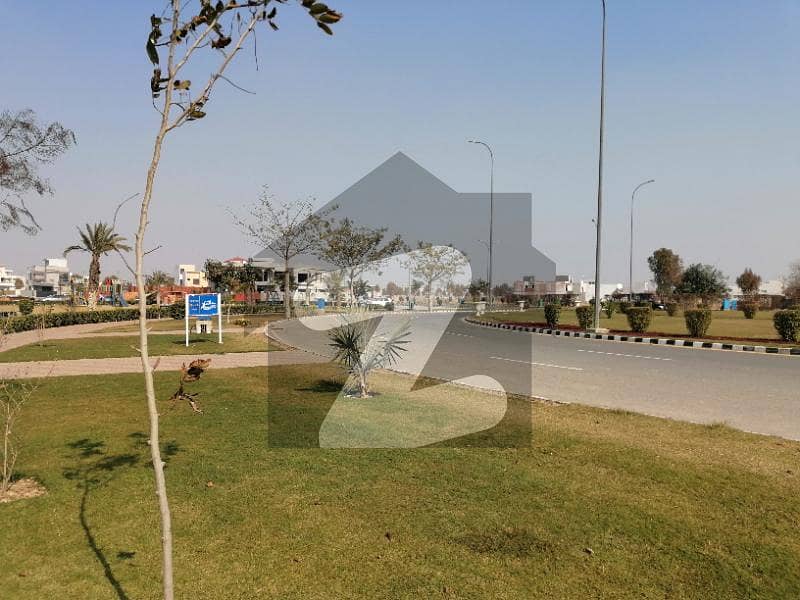 لیک سٹی ۔ سیکٹر ایم ۔ 2 لیک سٹی رائیونڈ روڈ لاہور میں 1 کنال رہائشی پلاٹ 2.6 کروڑ میں برائے فروخت۔