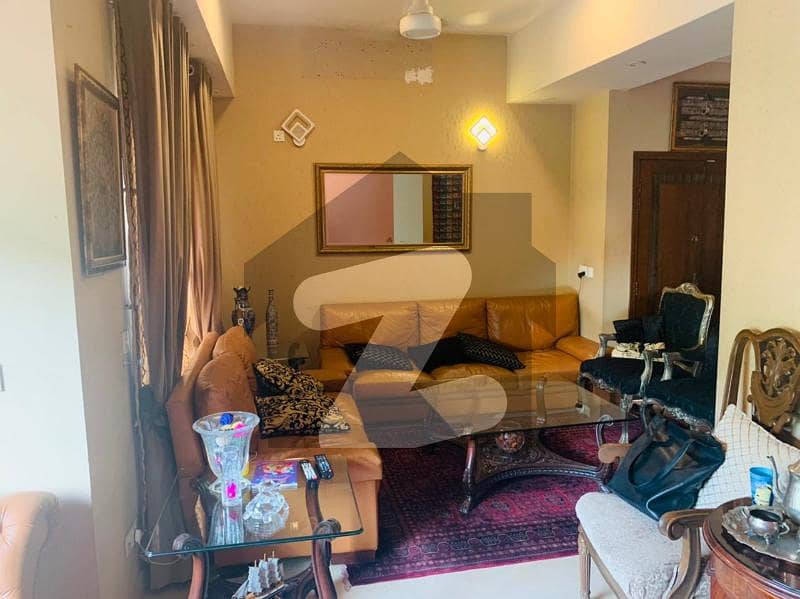 ڈی ایچ اے فیز 4 - بلاک ڈبل ای فیز 4 ڈیفنس (ڈی ایچ اے) لاہور میں 4 کمروں کا 10 مرلہ مکان 3.2 کروڑ میں برائے فروخت۔