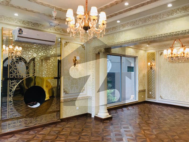 ڈی ایچ اے فیز 1 - بلاک ایل فیز 1 ڈیفنس (ڈی ایچ اے) لاہور میں 6 کمروں کا 2 کنال مکان 17.5 کروڑ میں برائے فروخت۔