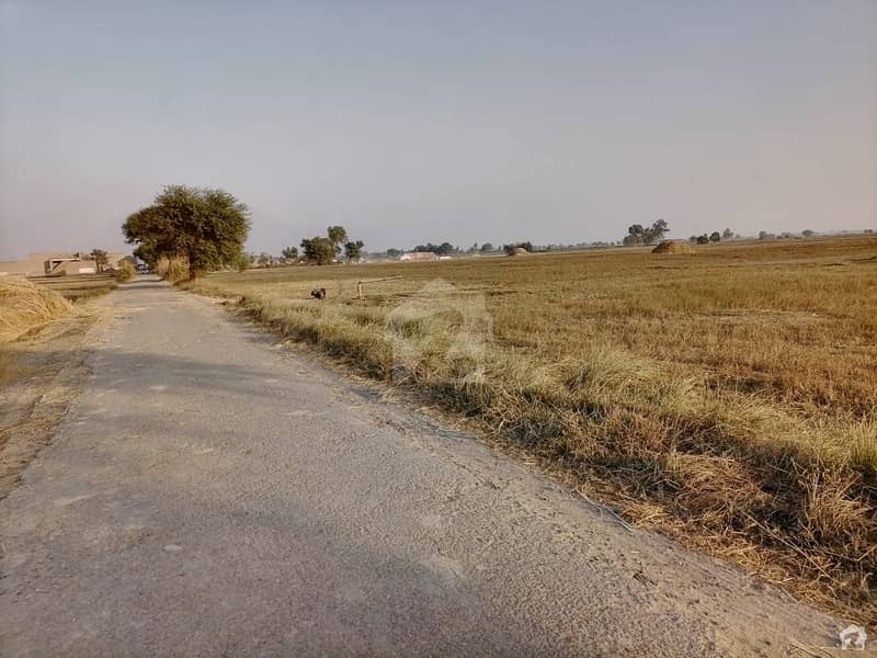 ایمن آباد روڈ گوجرانوالہ میں 56 کنال زرعی زمین 8.4 کروڑ میں برائے فروخت۔