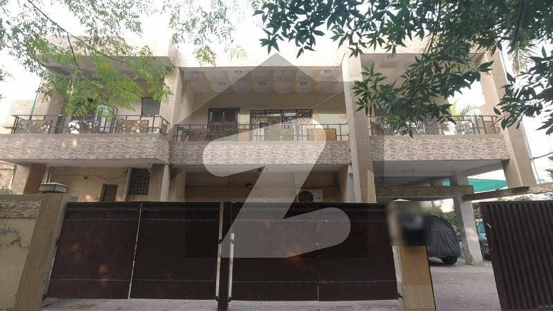 کینٹ لاہور میں 18 کمروں کا 1.65 کنال مکان 10 کروڑ میں برائے فروخت۔