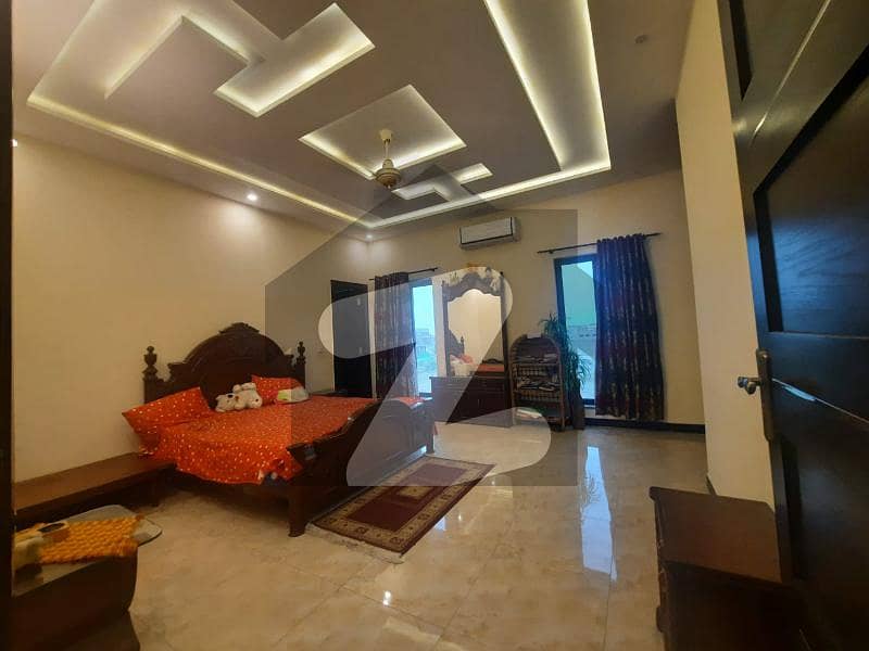 Room Available For Rent In 1 Kanal House In Dha Lahore