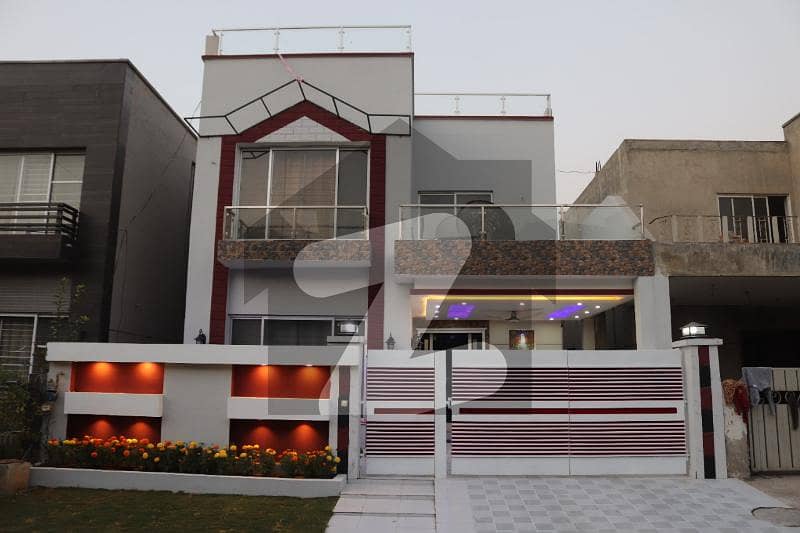 10 Marla Lavish House For Sale In Divine Garden, Block B