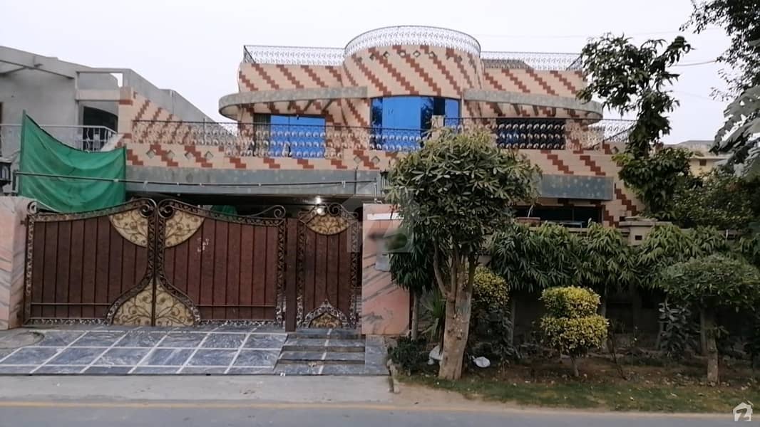 1 Kanal Beautiful Bungalow For Sale B Block Punjab Co-operative Housing Society Lahore.