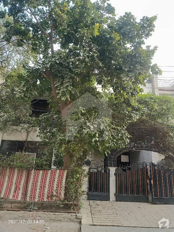 Allama Iqbal Town Umer Block 10 Marla Old House Urgent For Sale