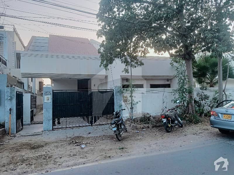 Chance Deal 500 Yards Old Bungalow On Plot Price Living Condition Bungalow In Prime Location Of Khybana Badban Dha Phase 7 Karachi