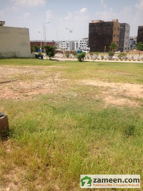 7 Marla Level Easy Approach Plot For Sale In Usman Block - Bahria Town Phase 8
