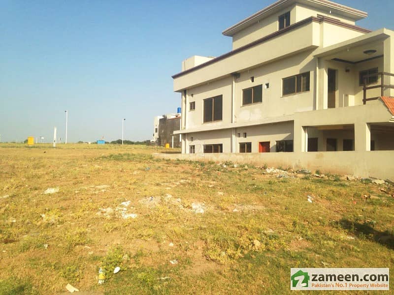 10 Marla Level Easy Approach Plot For Sale In Bahria Town Phase 8 - Block C