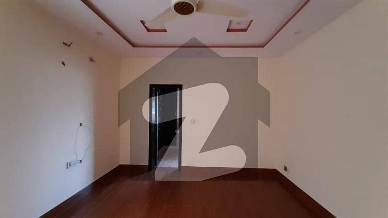 ابدالینزکوآپریٹو ہاؤسنگ سوسائٹی لاہور میں 6 کمروں کا 1 کنال مکان 1.6 لاکھ میں کرایہ پر دستیاب ہے۔