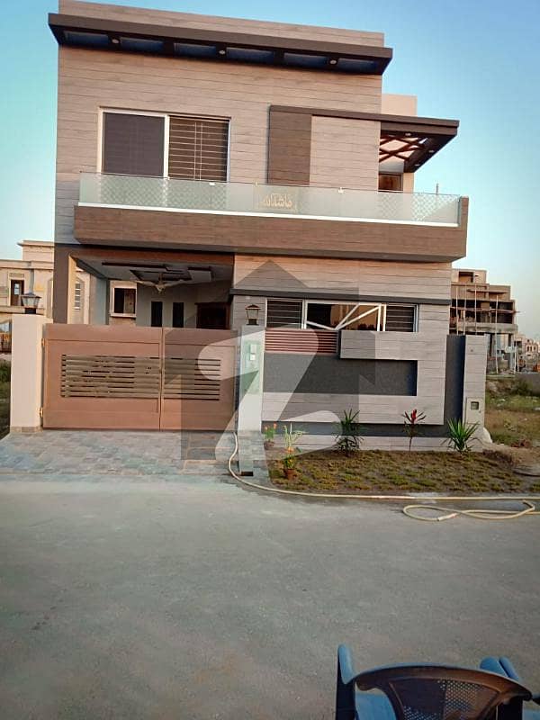 10 Marla Brand New House For Sale Ideal Location Near To Park And Commercial