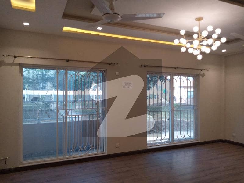 Brand New 3 Beds 11 Marla 6th Floor Flat For Sale Near Saddar Lahore Cantt