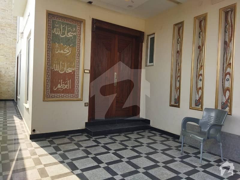 عامر ٹاؤن کینال ایکسپریس فیصل آباد میں 5 کمروں کا 8 مرلہ مکان 2.6 کروڑ میں برائے فروخت۔