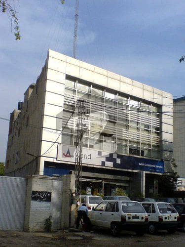 گلبرگ لاہور میں 1 کنال عمارت 21 کروڑ میں برائے فروخت۔