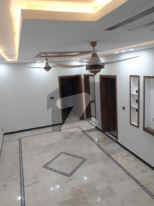 یونیورسٹی ٹاؤن پشاور میں 7 کمروں کا 3.63 کنال مکان 6.5 لاکھ میں کرایہ پر دستیاب ہے۔