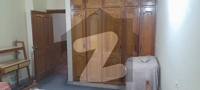 ایف ۔ 10 اسلام آباد میں 6 کمروں کا 1.11 کنال مکان 11.5 کروڑ میں برائے فروخت۔