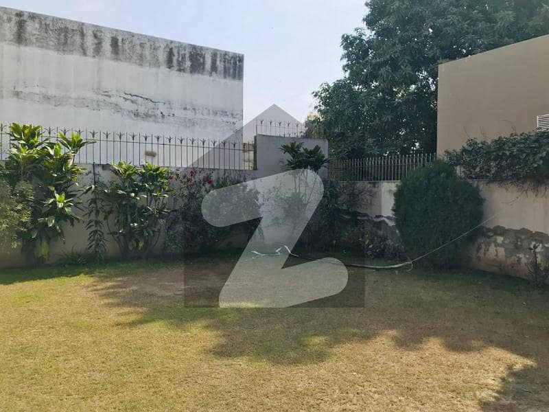 Plot For Sale Best Location In Gulberg
