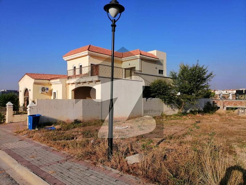 House Over 688 Square Yards Land Area In DHA Defence Available