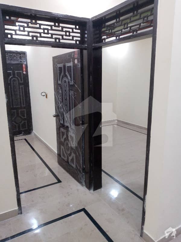 In Dastgir Colony Upper Portion Sized 630 Square Feet For Sale