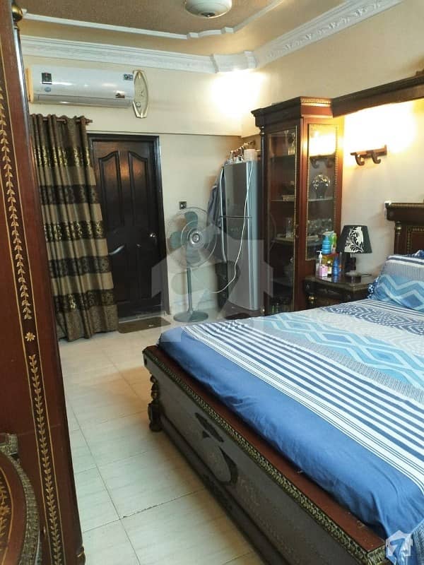 دہلی مرکنٹائل سوسائٹی گلشنِ اقبال ٹاؤن کراچی میں 3 کمروں کا 8 مرلہ بالائی پورشن 3.3 کروڑ میں برائے فروخت۔