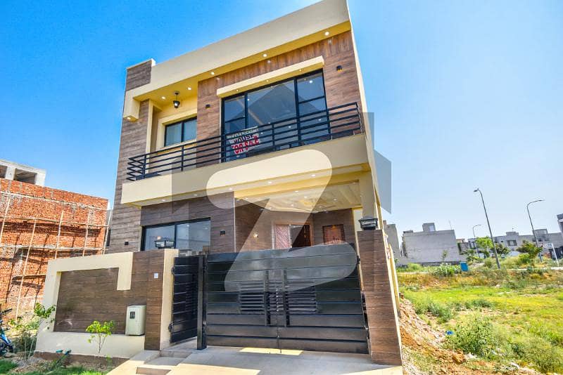 GET 5 MARLA LUXURY DREAM BUNGALOW IN DHA 9 TOWN