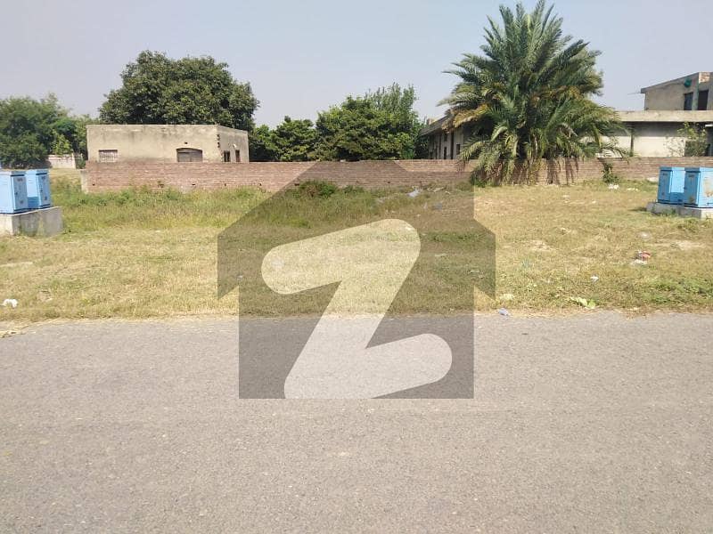 ڈی ایچ اے فیز 5 - بلاک اے فیز 5 ڈیفنس (ڈی ایچ اے) لاہور میں 1 کنال رہائشی پلاٹ 5.5 کروڑ میں برائے فروخت۔