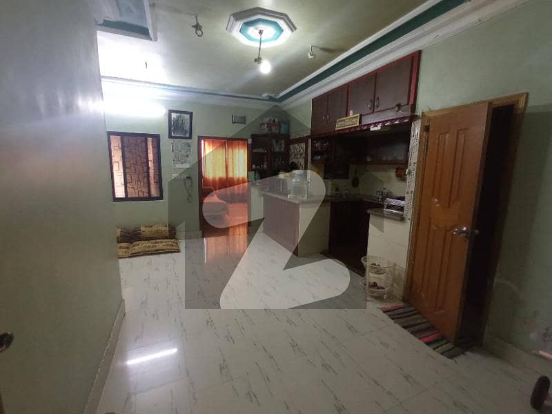 Flat In Kharadar Sized 1000 Square Feet Is Available For Sale