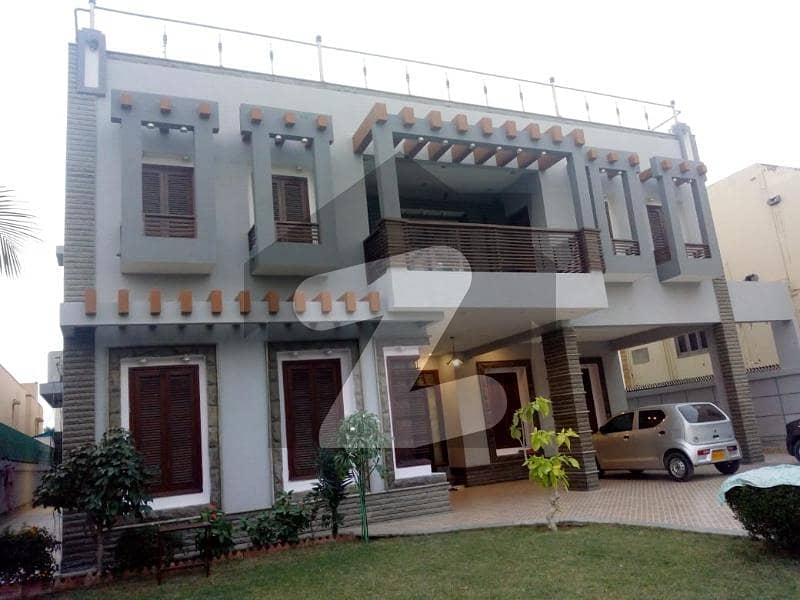 1000 Square Yard Bungalow Available For Sale In DHA Phase 6