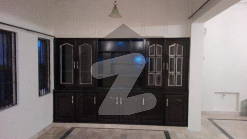 آئی ۔ 8/3 آئی ۔ 8 اسلام آباد میں 6 کمروں کا 12 مرلہ مکان 7.5 کروڑ میں برائے فروخت۔
