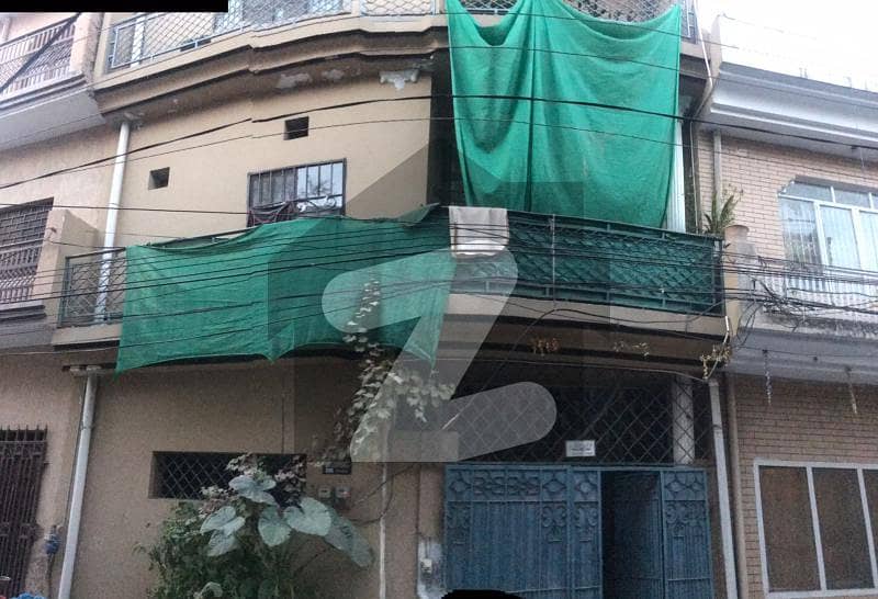 مسلم ٹاؤن راولپنڈی میں 5 کمروں کا 3 مرلہ مکان 1.25 کروڑ میں برائے فروخت۔