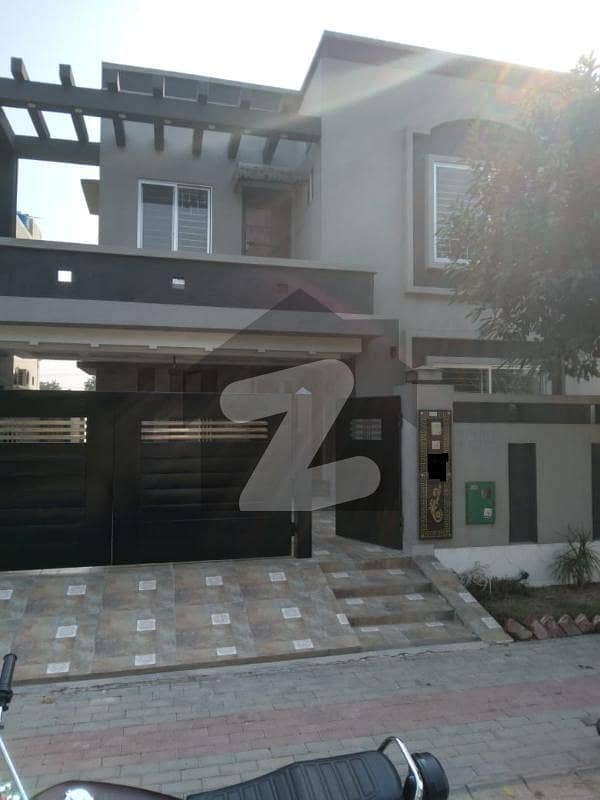 10 Marla Beautiful House For Sale In Bahria Town Lhr