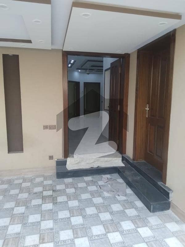 10 Marla Beautiful House For Sale In Bahria Town Lhr