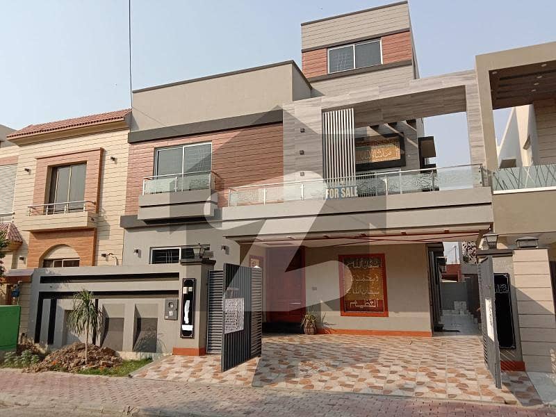 10 Marla Beautiful house For Sale In Bahria Town LHR