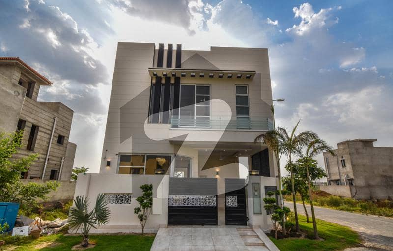 05 MARLA SUPERB BUNGALOW AVAILABLE IN DHA 9 TOWN