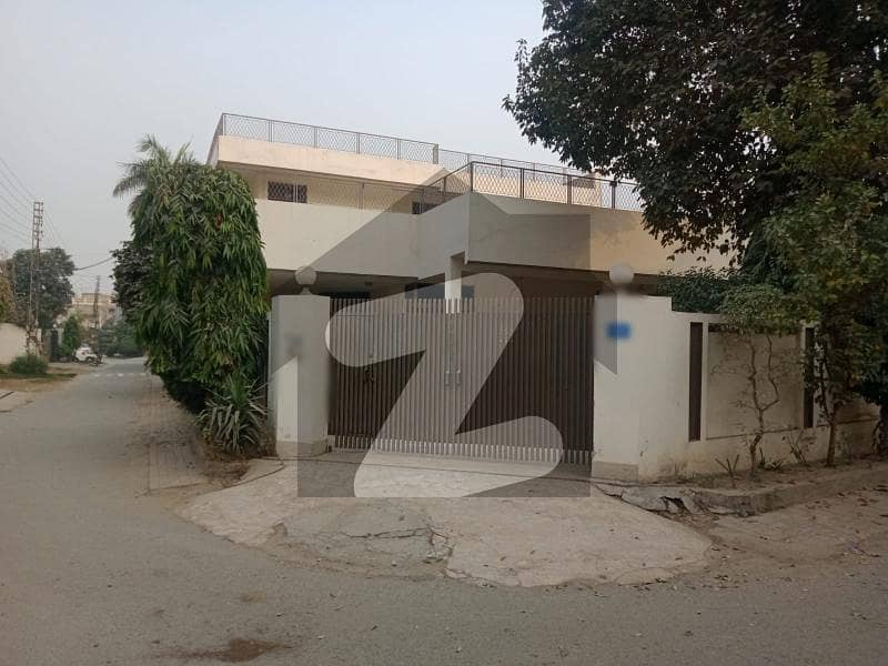 10 Marla Corner House For Sale In Judicial Colony