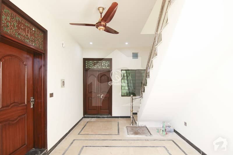مورگاہ راولپنڈی میں 2 کمروں کا 6 مرلہ مکان 18 ہزار میں کرایہ پر دستیاب ہے۔