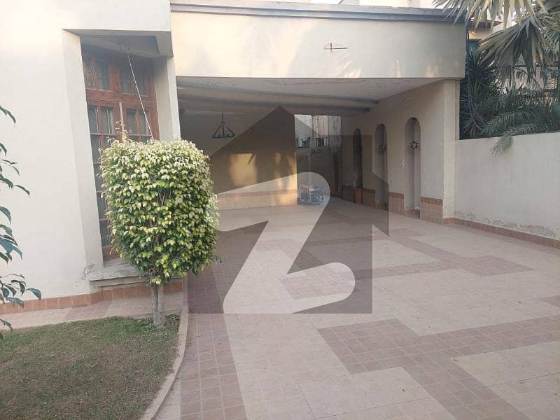 ٹیک سوسائٹی لاہور میں 5 کمروں کا 1.6 کنال مکان 9.7 کروڑ میں برائے فروخت۔