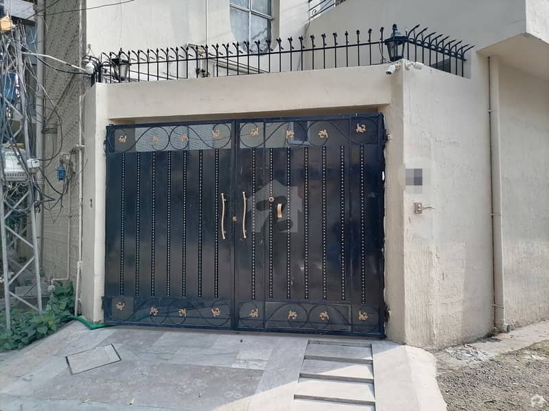 10 Marla House available for sale in Allama Iqbal Town if you hurry