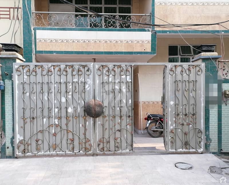 10 Marla Lower Portion For Grabs In Allama Iqbal Town - Gulshan Block