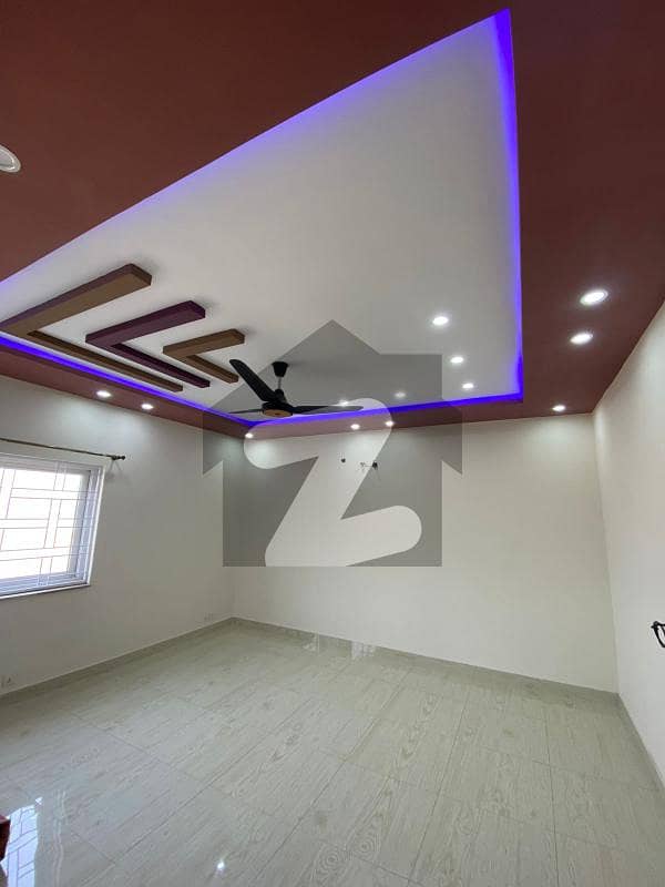 لیک سٹی ۔ سیکٹر ایم ۔ 3 لیک سٹی رائیونڈ روڈ لاہور میں 3 کمروں کا 1 کنال مکان 4.4 کروڑ میں برائے فروخت۔