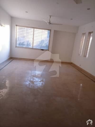 1000 Sq Yards Bungalow With Basement For Rent