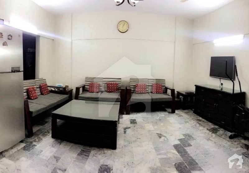 کلفٹن ۔ بلاک 1 کلفٹن کراچی میں 3 کمروں کا 8 مرلہ فلیٹ 1.4 کروڑ میں برائے فروخت۔