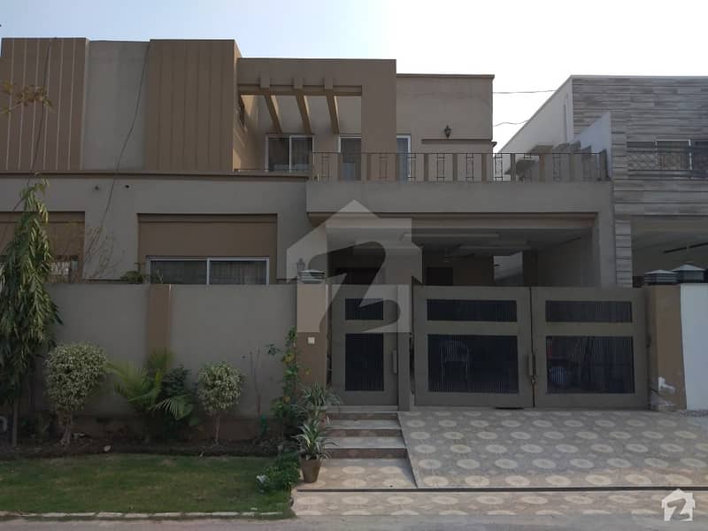 ڈیوائن گارڈنز ۔ بلاک سی ڈیوائن گارڈنز لاہور میں 3 کمروں کا 8 مرلہ مکان 2.4 کروڑ میں برائے فروخت۔