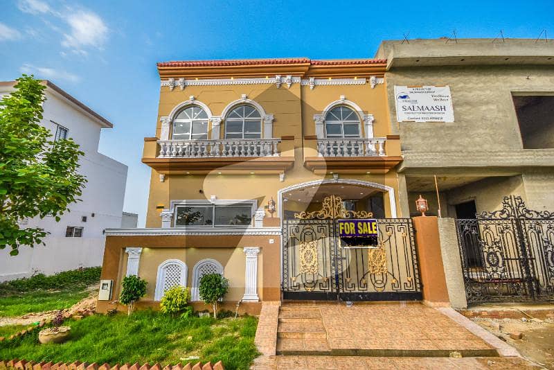 5 MARLA BRAND NEW LAVISH BANGLOW FOR SALE IN DHA PHASE 9 TOWN