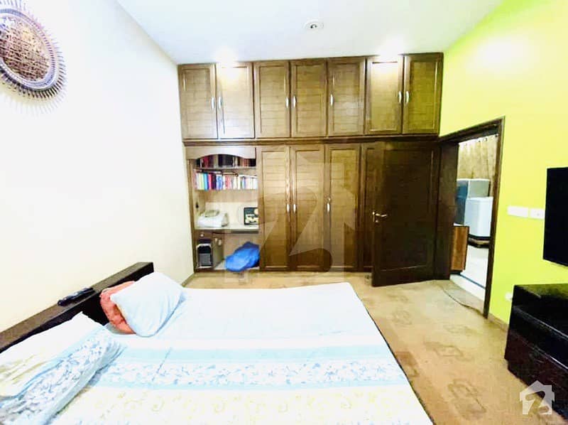 تاج باغ سکیم لاہور میں 7 کمروں کا 8 مرلہ مکان 2.2 کروڑ میں برائے فروخت۔